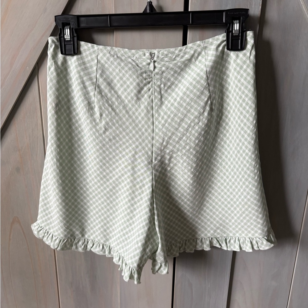 Pretty Little Thing Green and White Checked Top and Shorts - Picture 7 of 9
